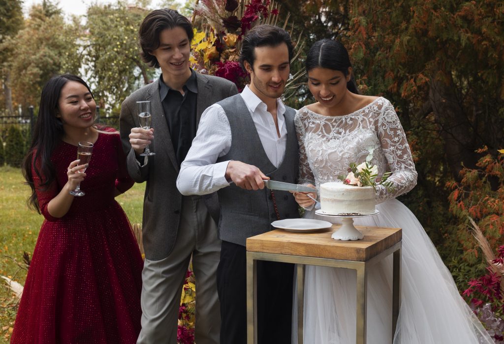 couple-cutting-cake-front-view